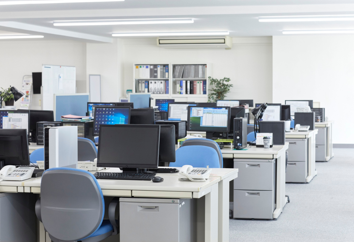 Bureaux propres après l'entretien